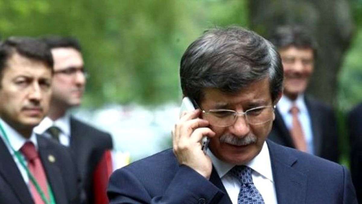 Davutoğlu'ndan Abdullah Gül'e Sürpriz Telefon