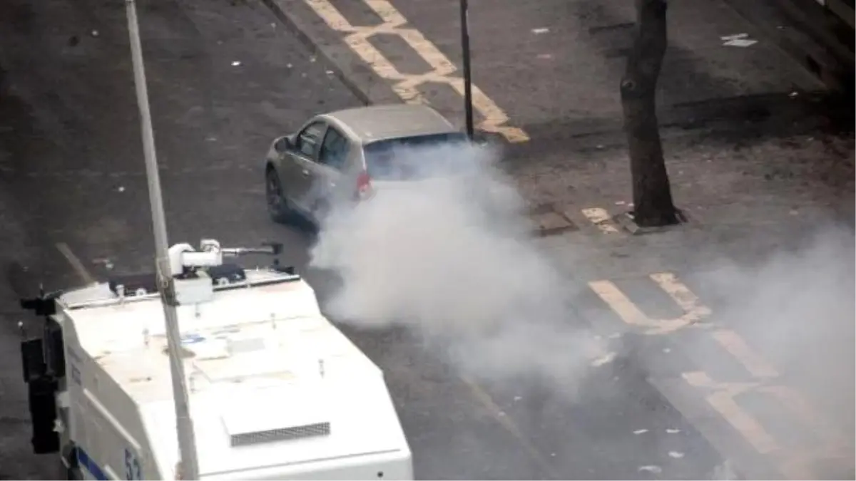 Diyarbakır'da Sokaklar 'Siviller Burayı Terk Etsin' Anonsuyla İnledi