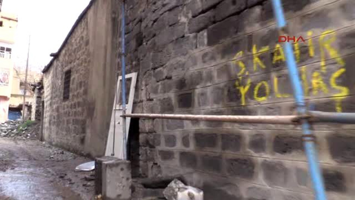 Diyarbakır Sur?da Teröristlerin Teslim Olma Anları Kameraya Böyle Yansıdı