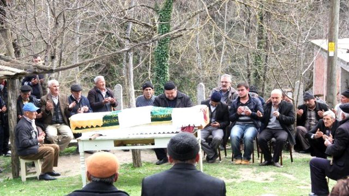 Eşi Tarafından Öldürülen Genç Kadın Toprağa Verildi
