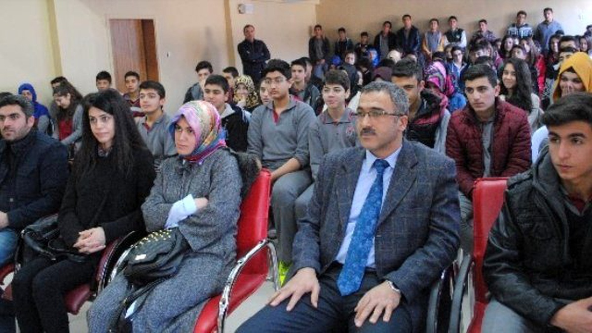 Gençler Çağın Hastalığı \'Medya Bağımlığına\' Dikkat Çekiyor