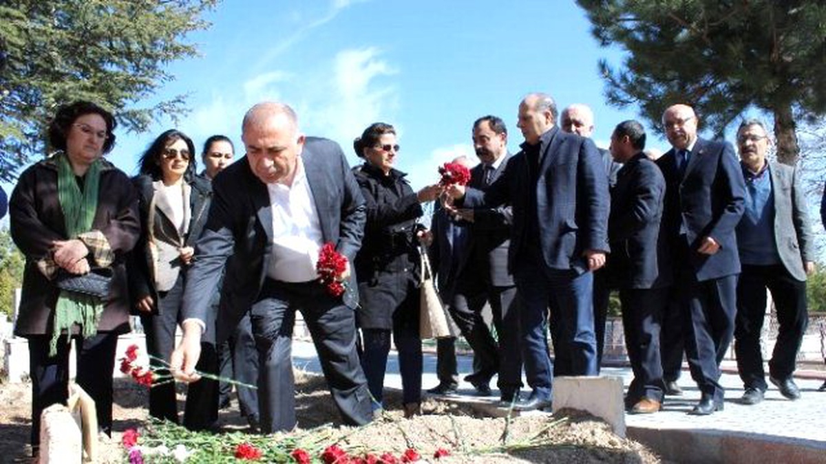 Gürsel Tekin\'den Cansel\'in Ailesine Taziye Ziyareti