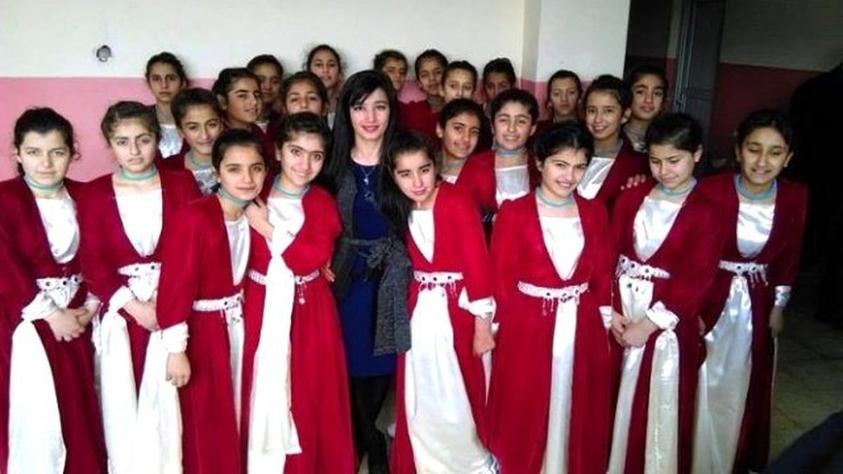 Hakkari\'de Okullar Arası Halk Oyunları İl Biriciliği Heyecanı