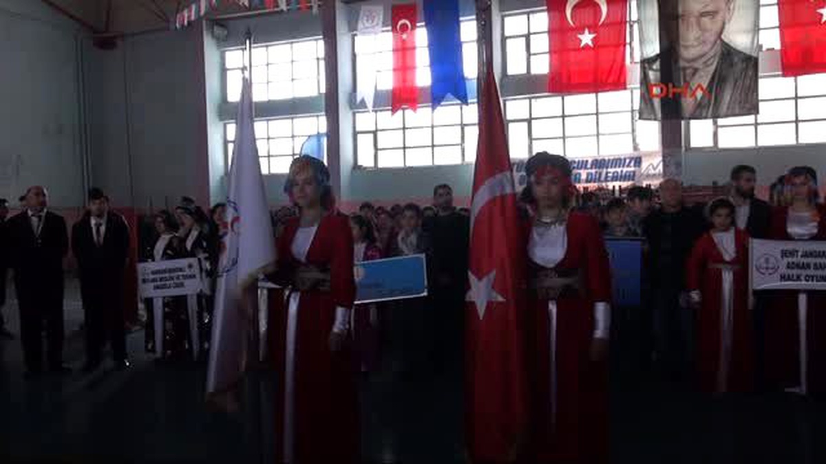 Hakkari\'de Okullar Arası Halk Oyunları Yarışması Yapıldı