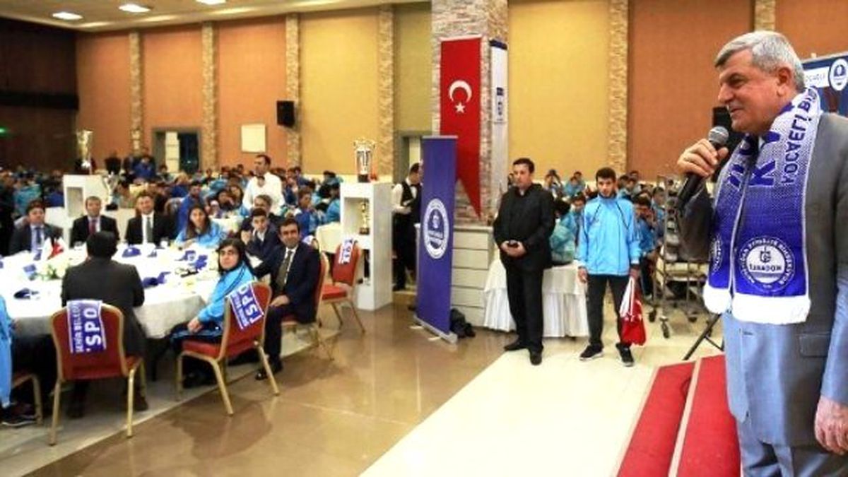 Kağıtsporlu Şampiyonlar Ödüllendirildi