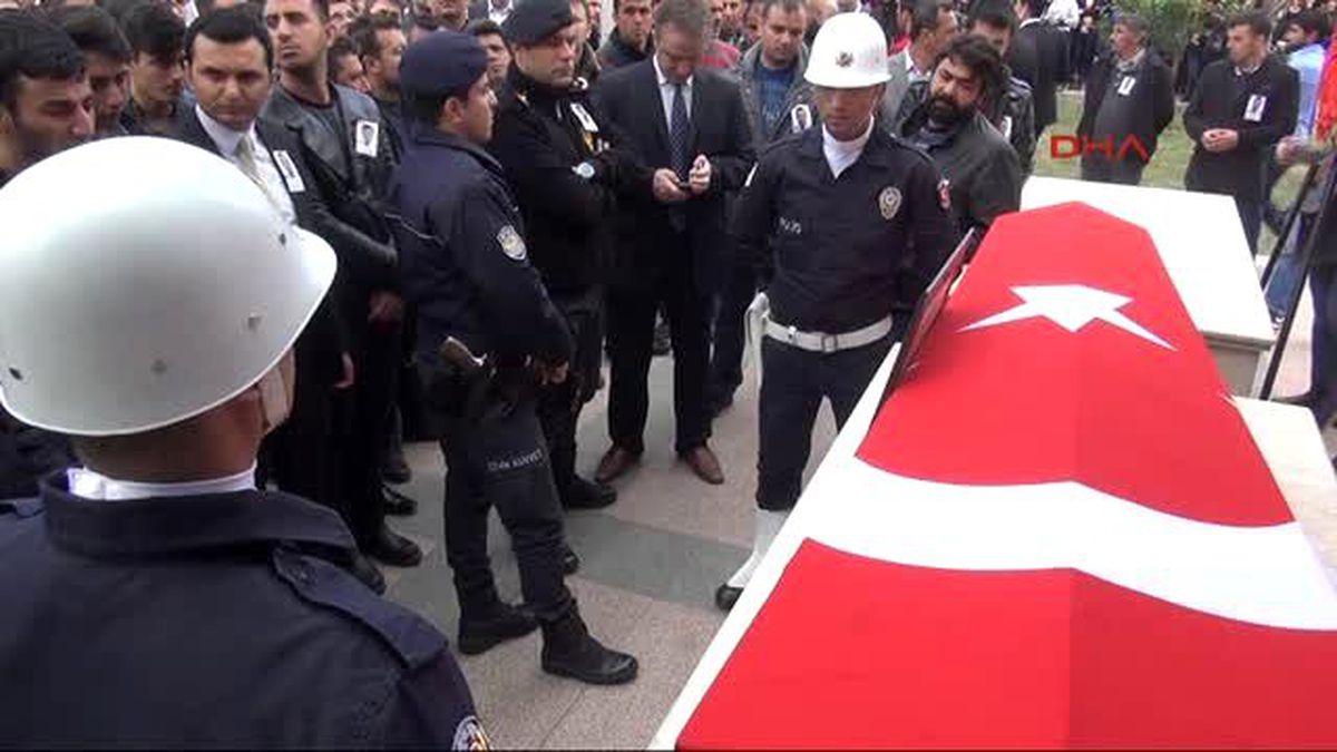 Kazada Ölen Polis Toprağa Verildi
