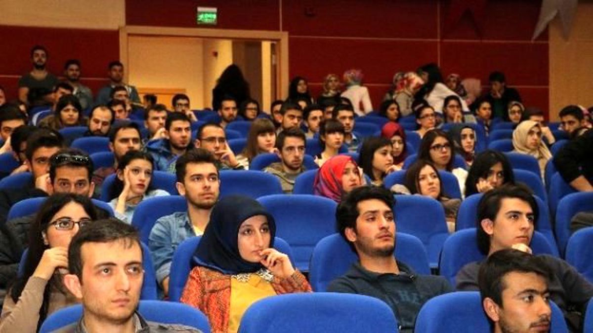 Kbü\'de Öğrenciler Erasmus ve Farabi Değişim Programları Hakkında Bilgilendirildi