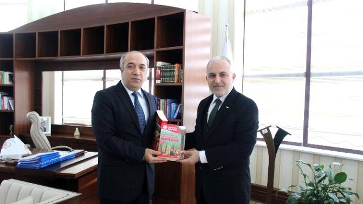 Kızılay Heyeti Rektör Polat\'ı Ziyaret Etti