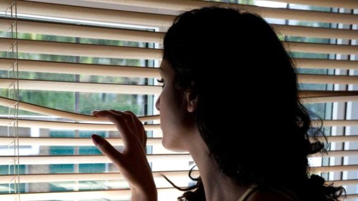 Kocasının Telefonuna Casus Program Yükleyen Kadına Hapis Şoku!