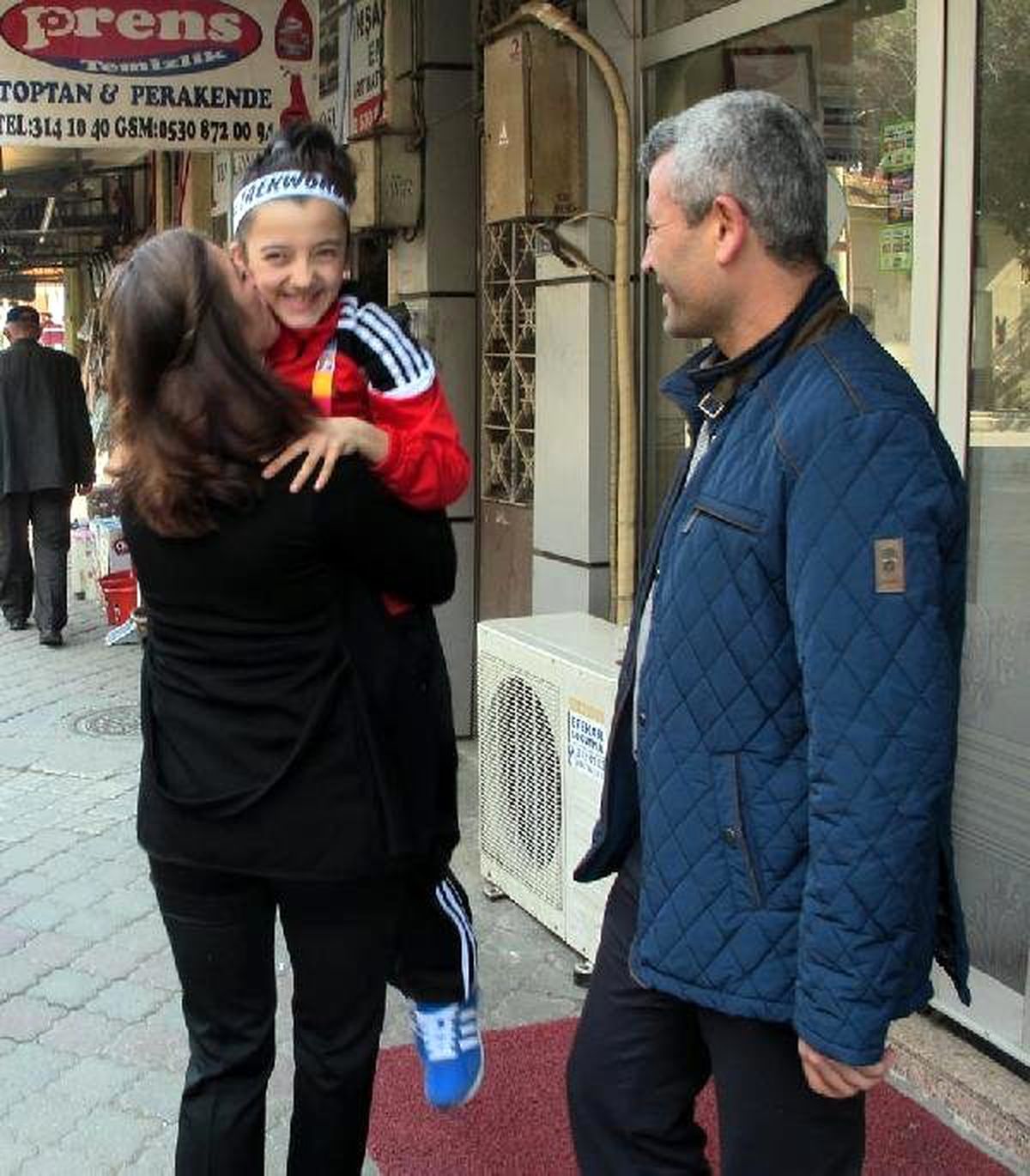 Madalyasını 7 Aydır Yoğun Bakımda Olan Ablasına Hediye Etti