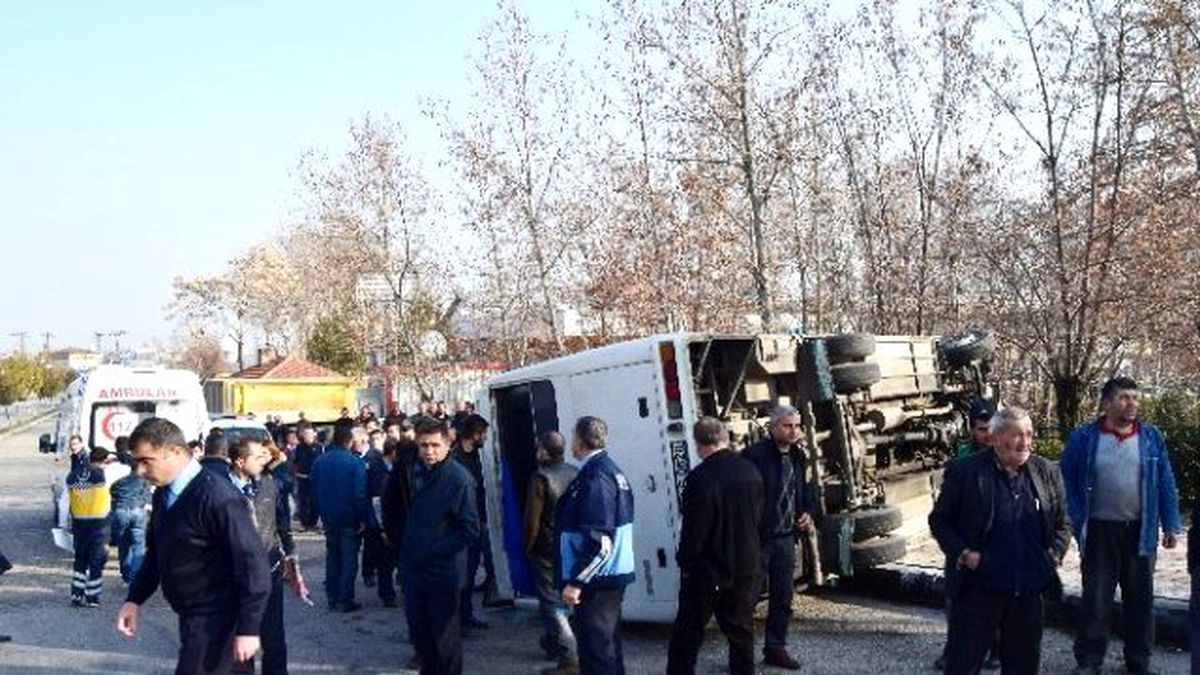 Malatya\'da İşçi Servisi Devrildi: 4 Yaralı