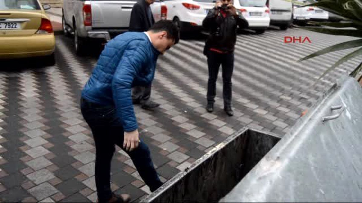 Manisa Çöpe Atılan Bavul Bomba Şüphesiyle Korkuttu