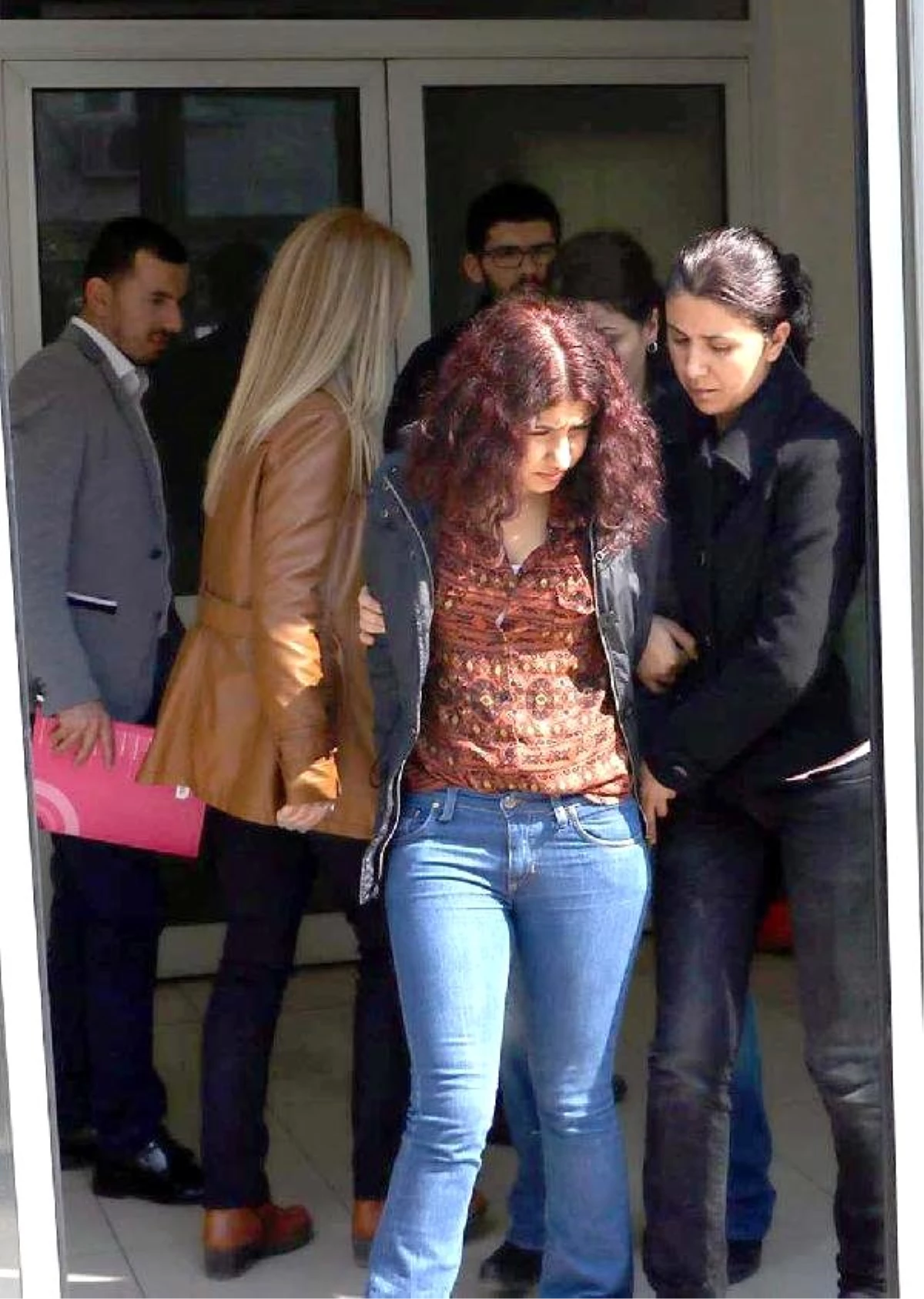 Mersin\'de, 8 Üniversiteli Kız, PKK Propagandasından Gözaltında