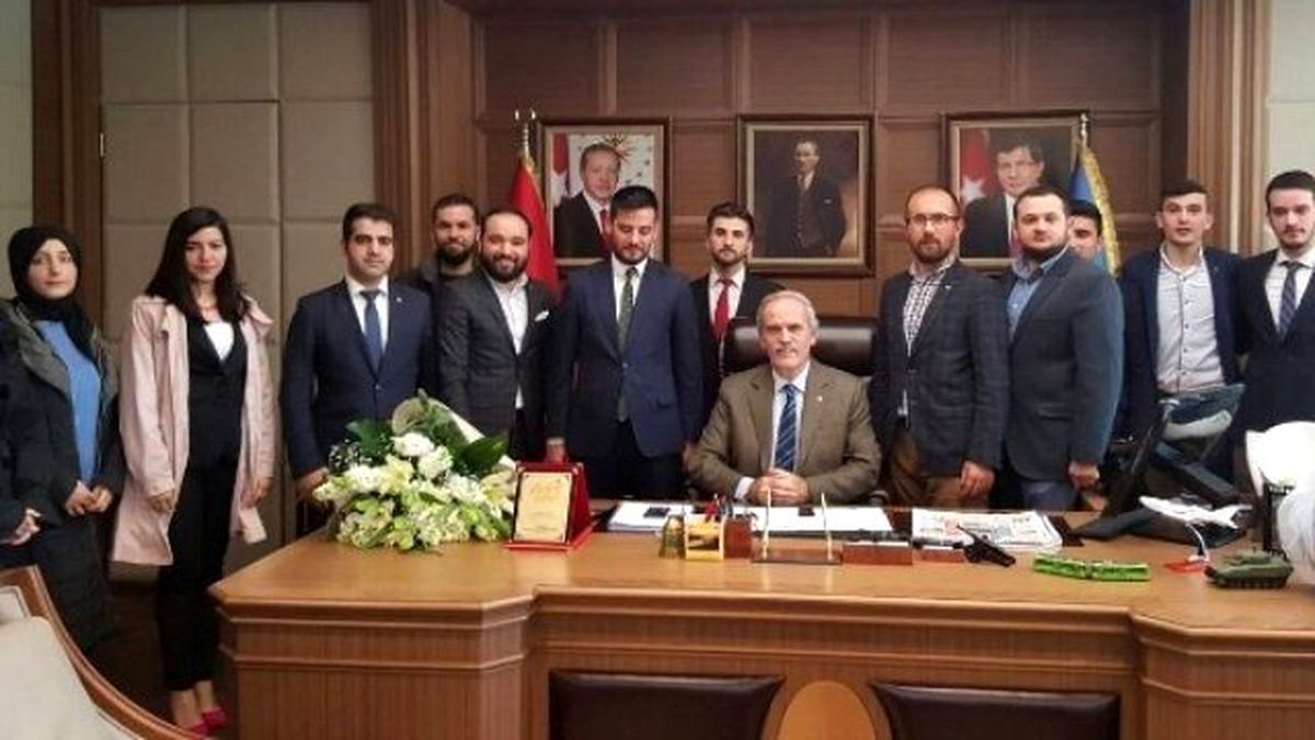 Nilüferli Ak Gençlerden Başkan Altepe\'ye Teşekkür Ziyareti