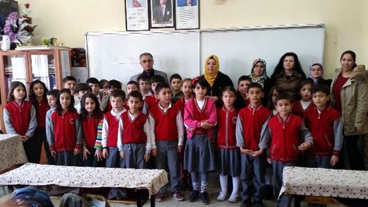 Öğrenciler Harçlıklarını Biriktirip Şehit Ailesine Bağışladı