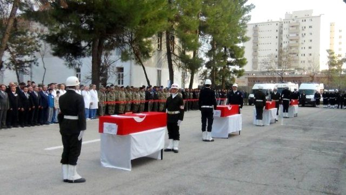 Polis Kızından Sur Şehitlerine Duygusal Şiir