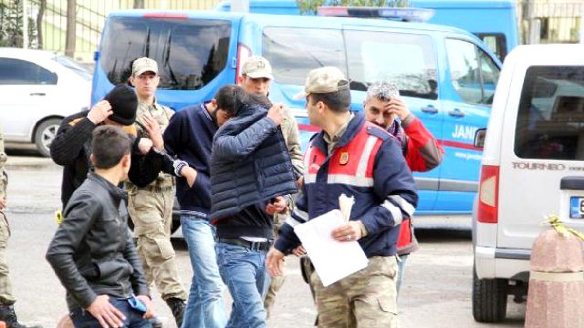 Şanlıurfa\'da Uyuşturucu Operasyonu: 5 Gözaltı