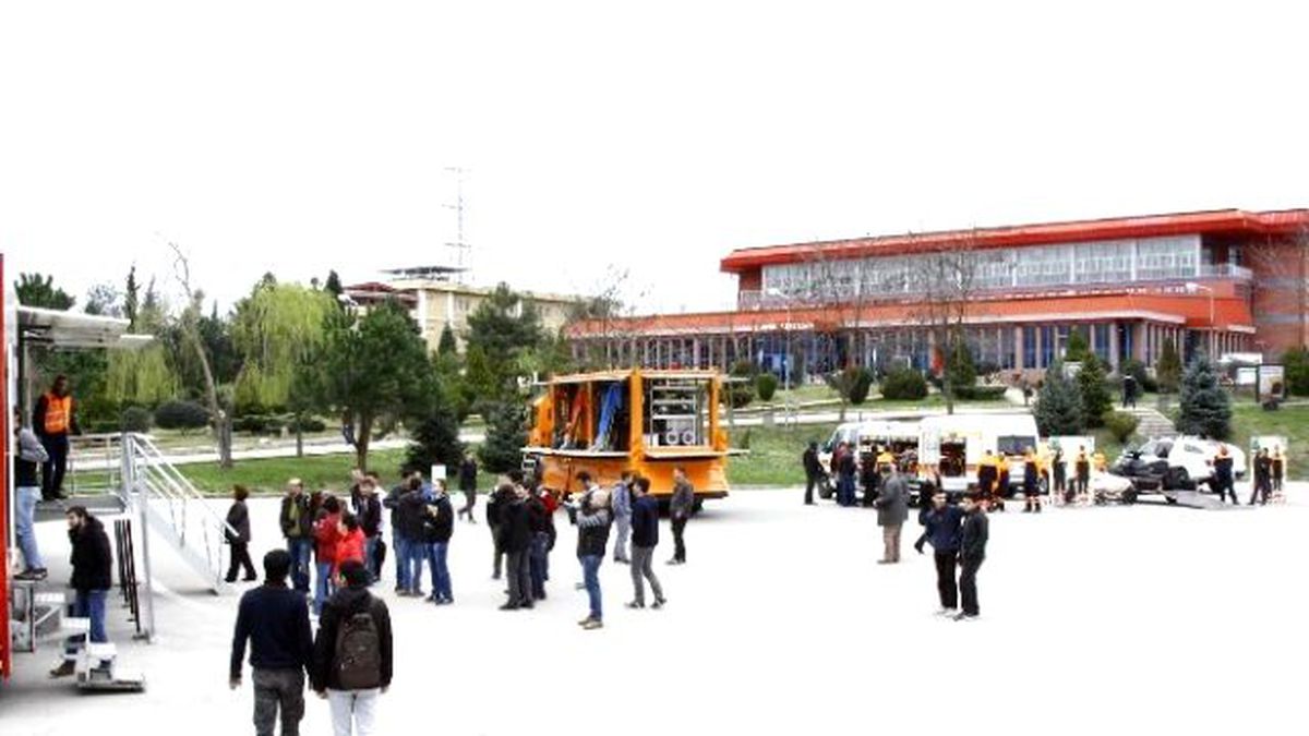 Saü\'lü Öğrenciler Deprem Deneyimi Yaşadı