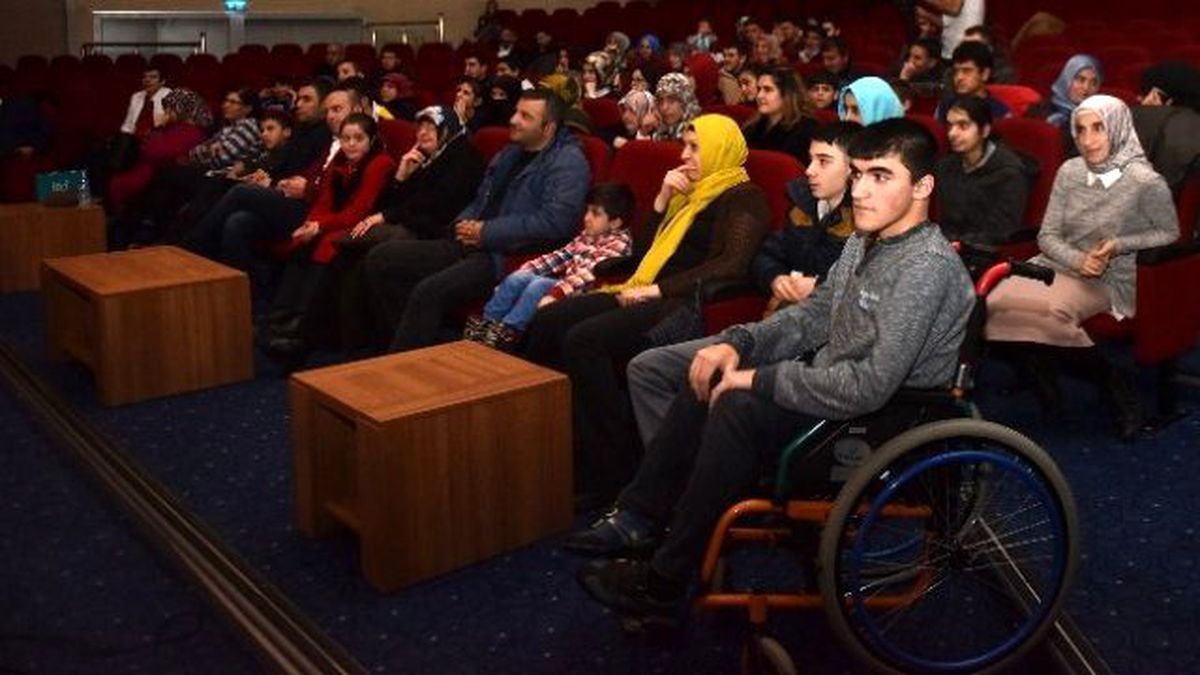 Şehir Tiyatrosu Engelliler İçin Oynadı