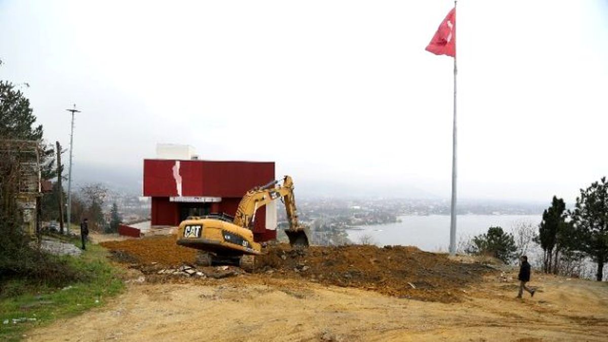 Seyir Terasında Çevre Düzenlemesi Başladı
