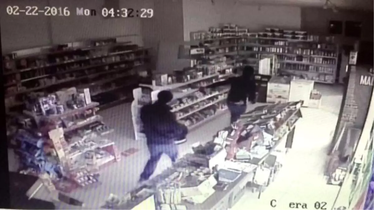 Soyguncular Kameraya Yakalandı