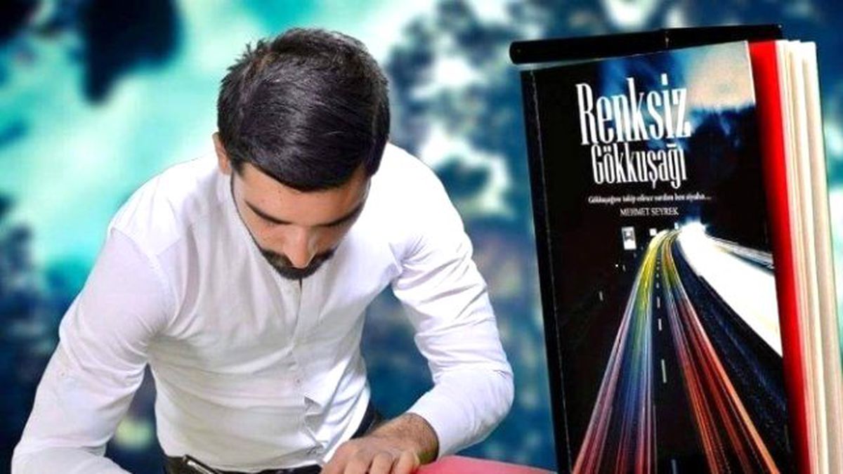 Üniversite Öğrencisi Kitap Çıkardı