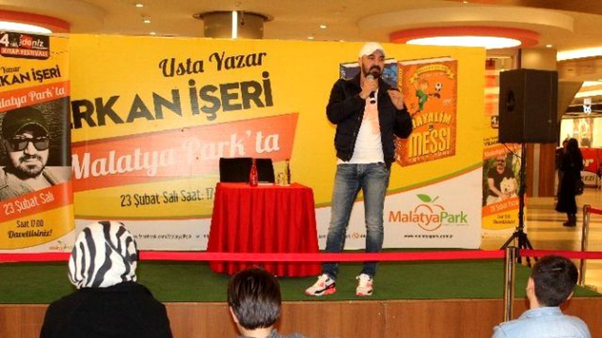 Yazar Erkan İşeri Avm"De Hayranlarıyla Buluştu