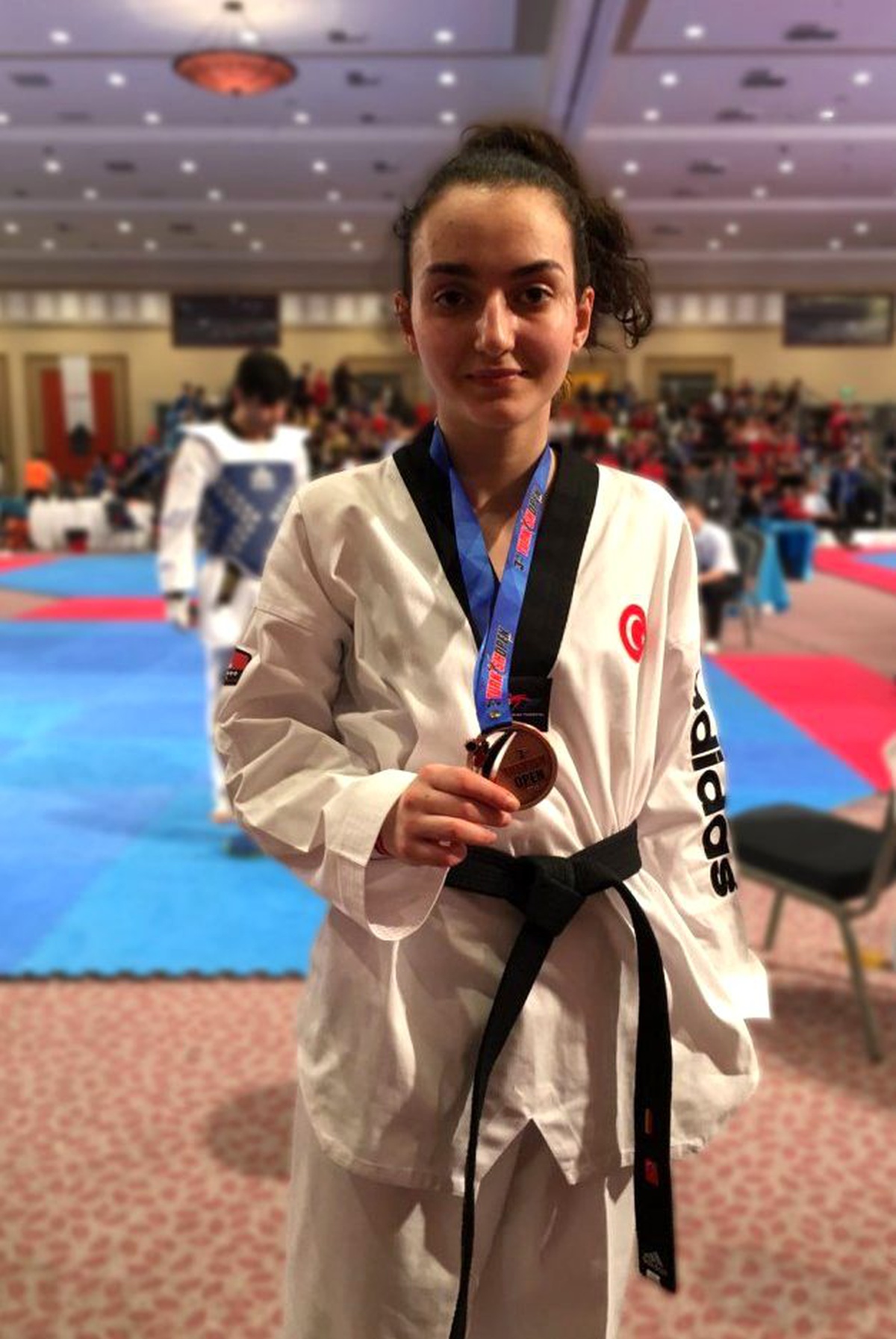 Yıldırımlı Taekwondocu Rakip Tanımıyor