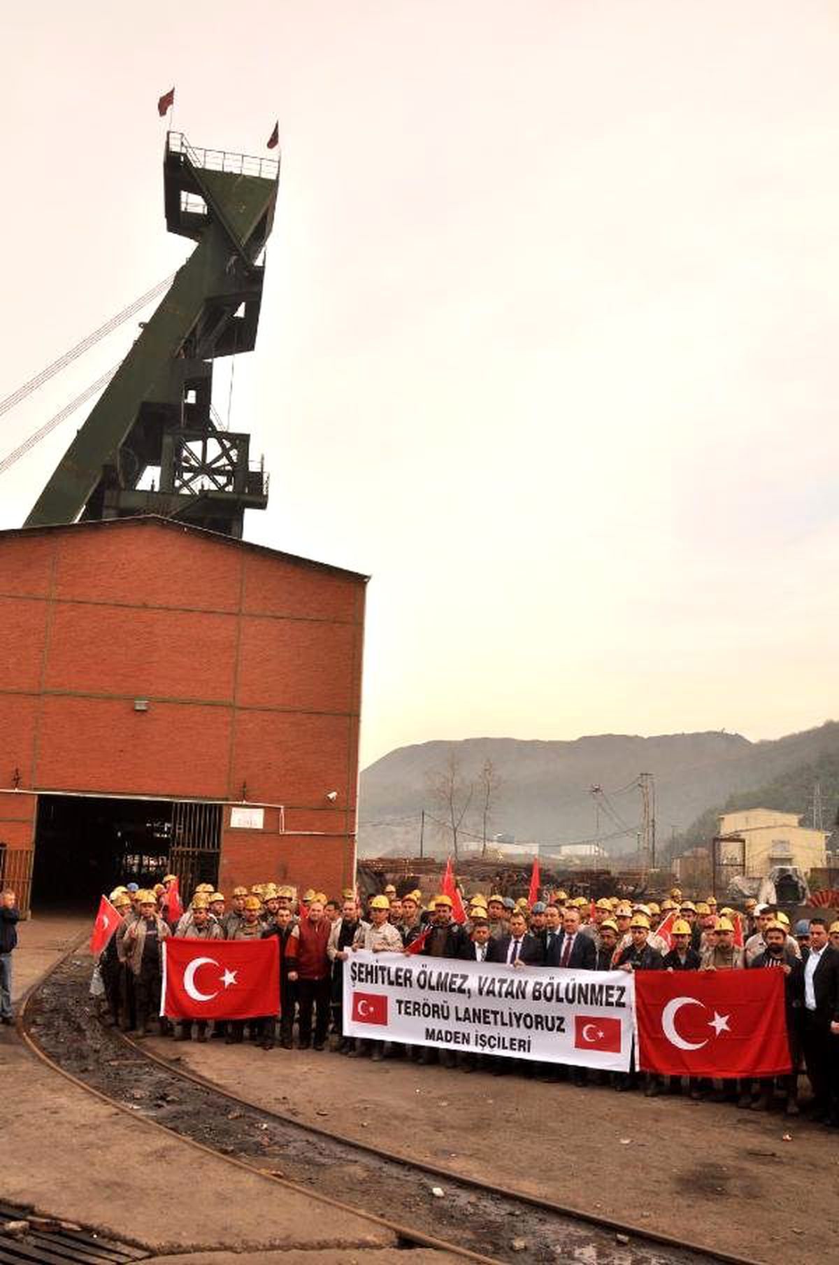 Zonguldak'ta Maden İşçileri Terörü Lanetledi