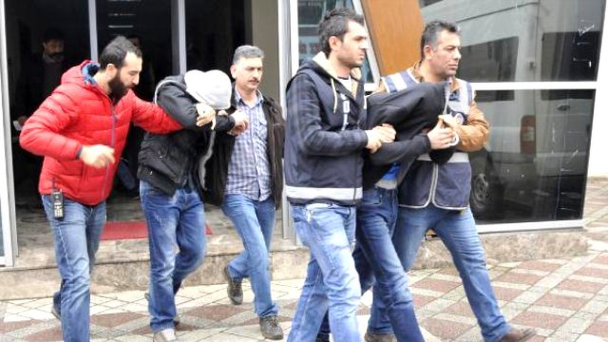 2 Dakikada 15 Saniyede Mağazayı Soyan Hırsızlar Yakalandı
