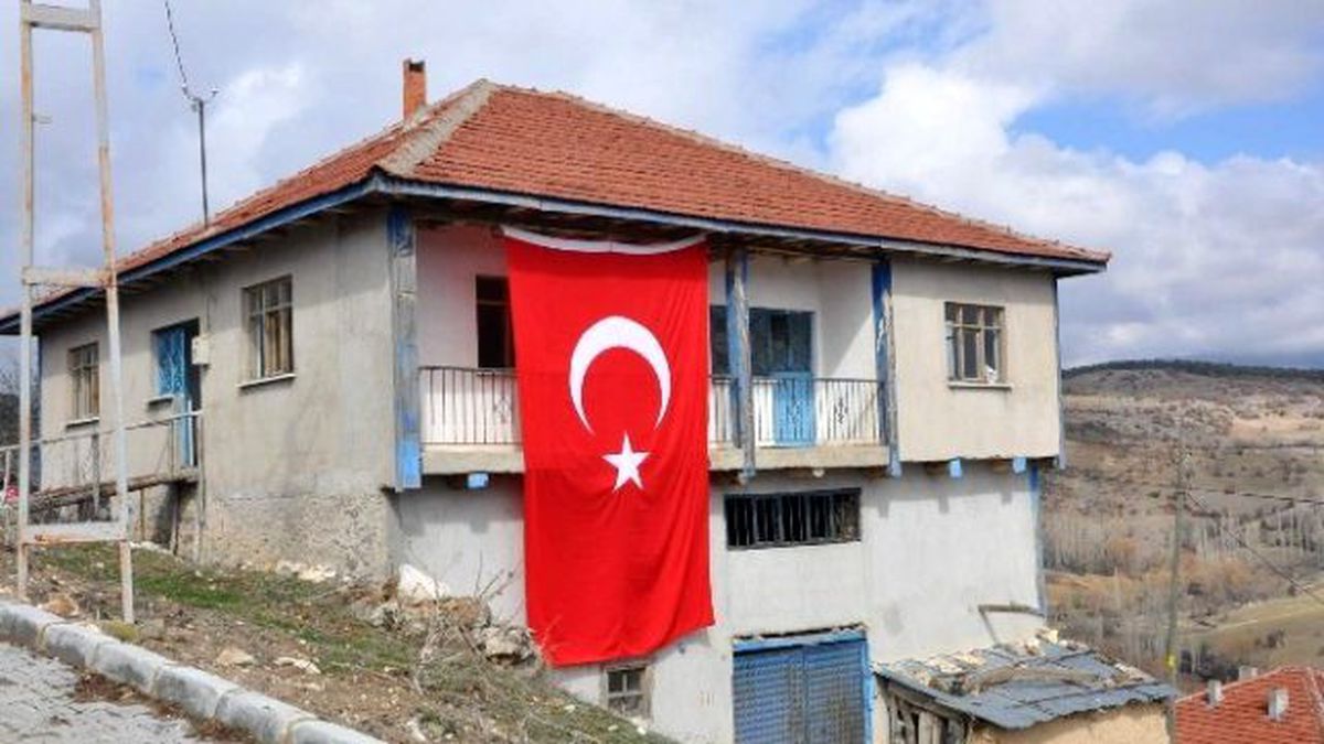 Afyonkarahisar Şehidini Bekliyor