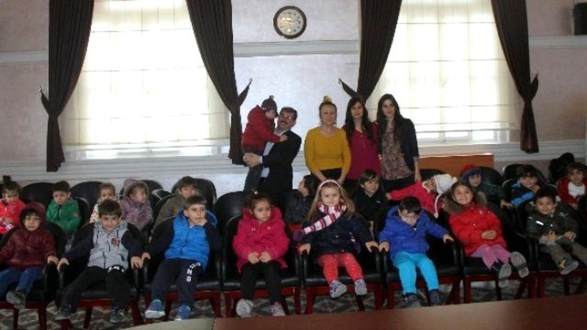 Anaokulu Öğrencilerinden Belediye\'ye Ziyaret