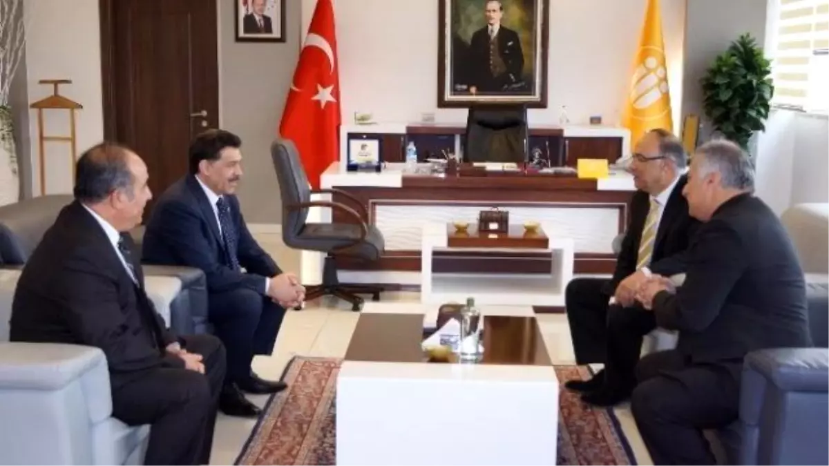 Azerbaycan Milletvekili Hüseynov'dan, Rektör Çelik'e Ziyaret