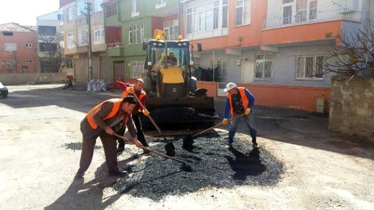 Bafra\'da Bozulan Yollara Yama Çalışmaları Başladı