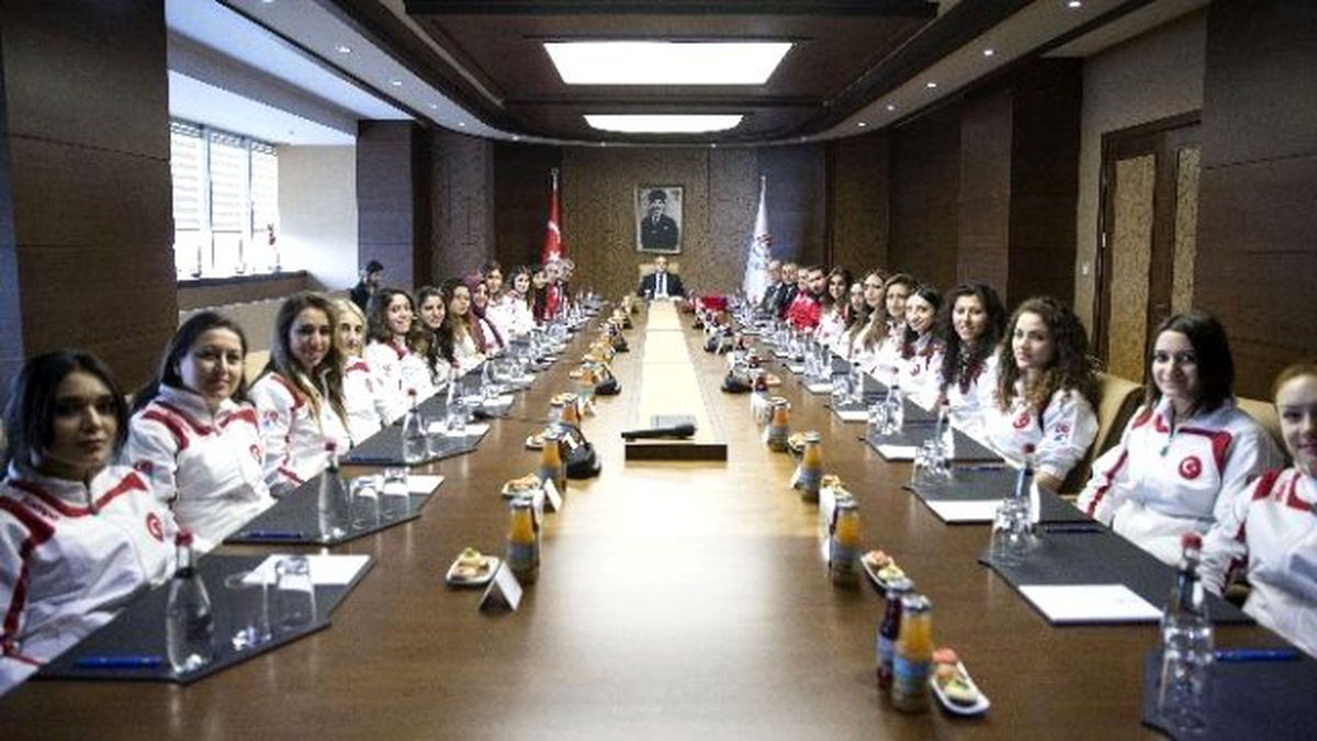 Bakan Kılıç Buz Hokeyi Kadın Milli Takımı\'nı Kabul Etti