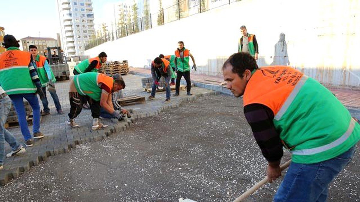 Baydilli: Vatandaş Çamurlu Yollarda Yürümeyecek