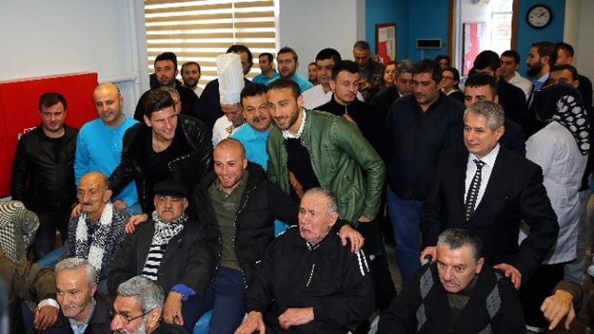 Beşiktaşlı Futbolculardan Anlamlı Ziyaret
