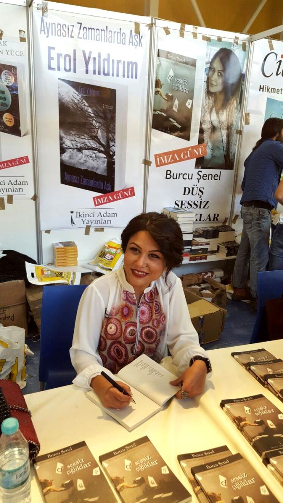 Burcu Şenel: Düş Sessiz Çığlıklar
