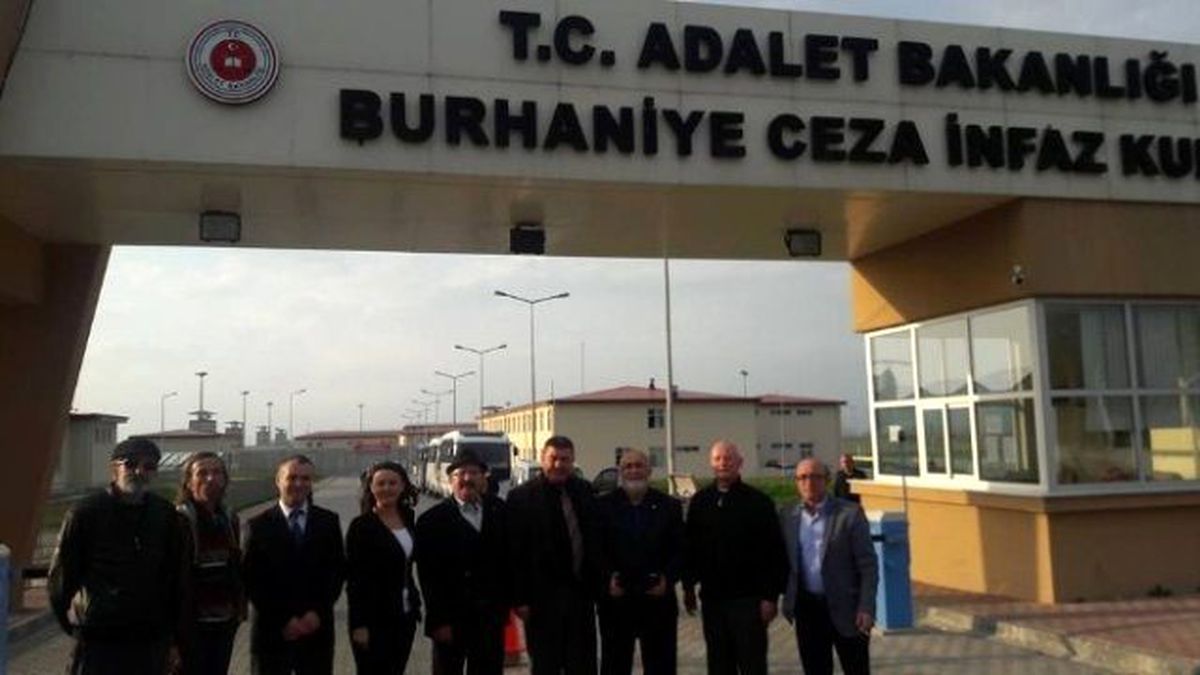 Burhaniye\'de Adsız Alkoliklerden Anlamlı Bir Çalışma