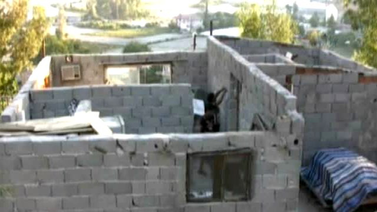Çatısız Evde 6 Kişilik Aile Yaşam Mücadelesi Veriyor