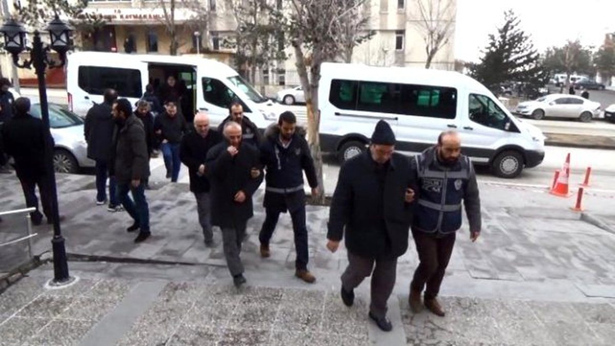Erzurum\'da Fetö/pdy Operasyonunda Gözaltına Alınan 30 Kişi Adliyede