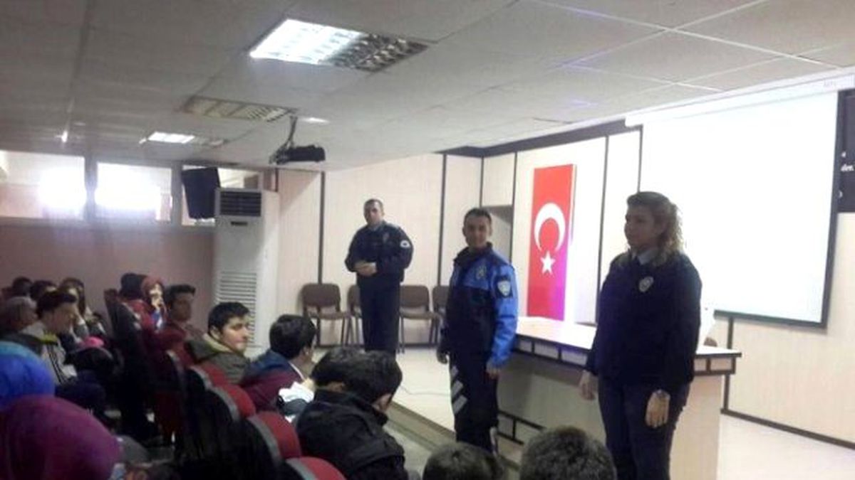 Fatsa\'da Polisten Öğrencilere Seminer