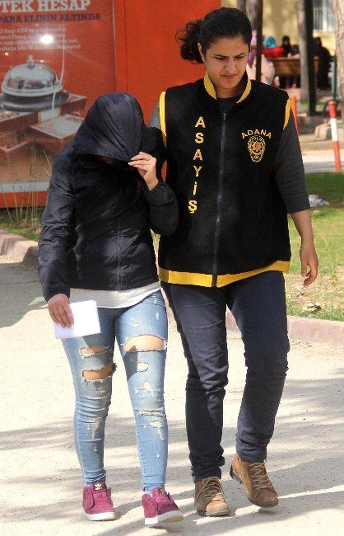 Adana'da Fuhuş Yaptıran Kadın Suçüstü Yakalandı
