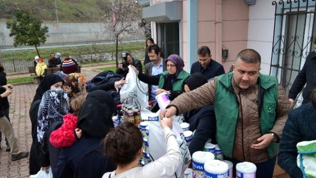 Gaziosmanpaşa\'da Suriyeli Ailelere Bebek Maması ve Eşya Yardımı