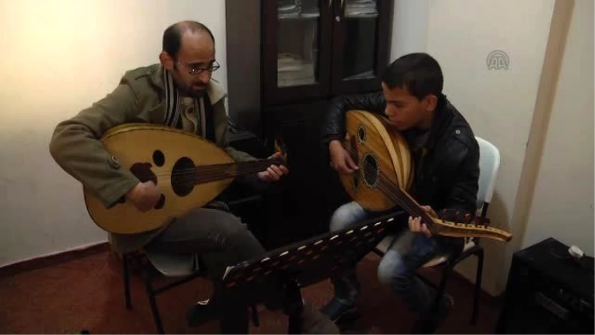 Gazzeli Görme Engelli Çocuğun Müzik ve Spor Aşkı
