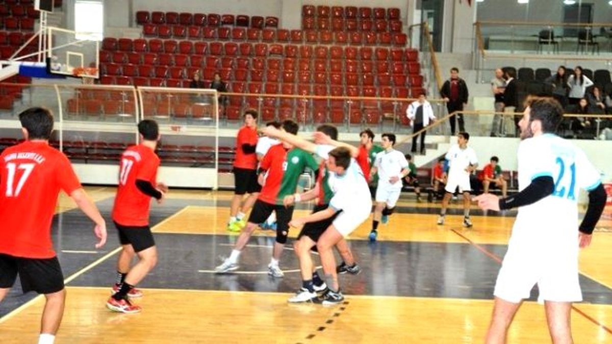 Genç Hentbolcular Yarı Finalde