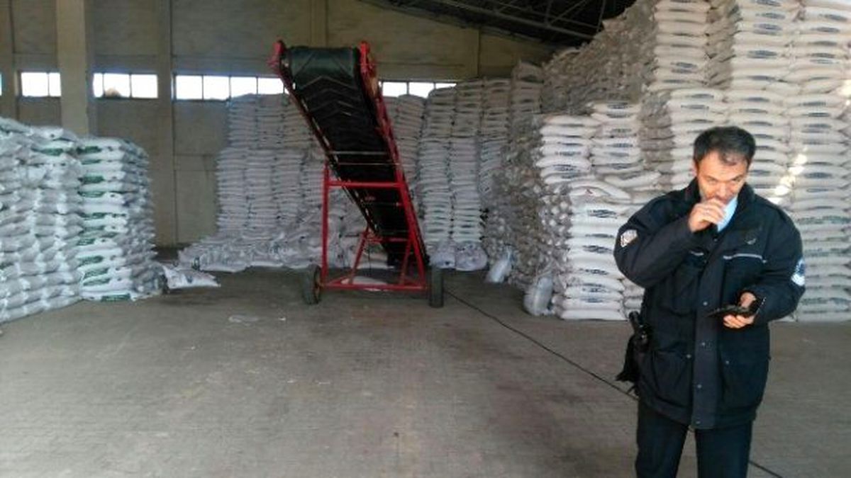 Gübre Torbalarının Altında Kalan İşçi Yaralandı
