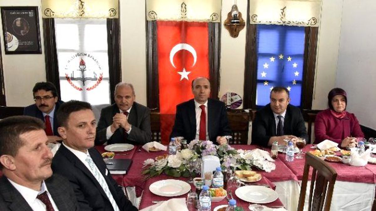 Gümüşhane\'de \'Kızlarımız Okullaşıyor, Üniversitelerle ve İş Alanlarıyla Buluşuyor\' Projesi