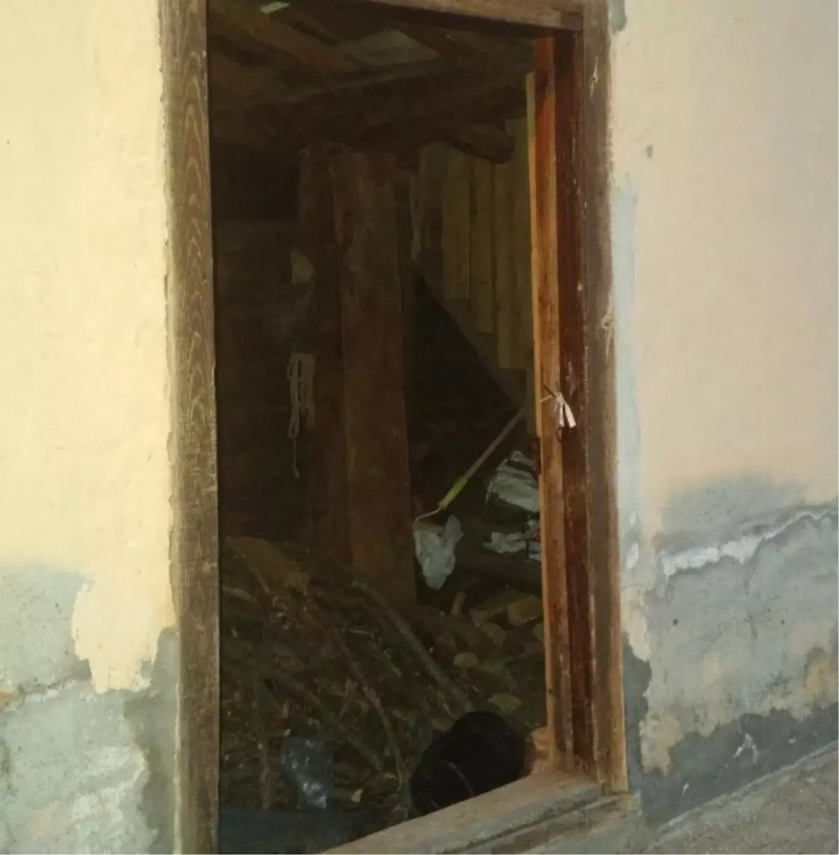 Hırsızlar, Köylerdeki Boş Evlere Dadandı