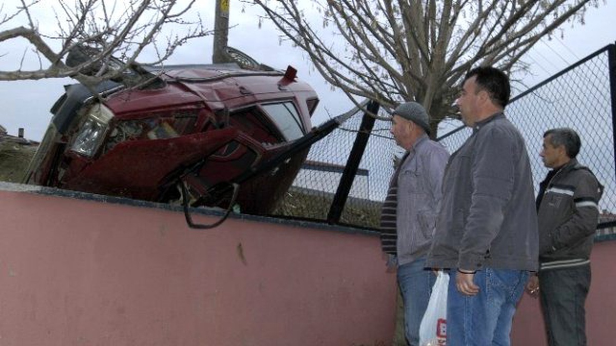 Hurdaya Dönen Otomobilden Yara Almadan Çıktı